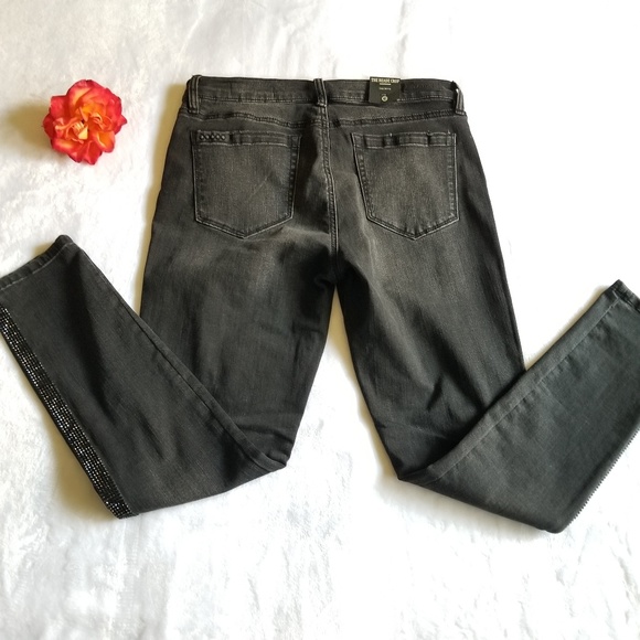 BlankNYC | Reade Crop Skinny Kean - Picture 4 of 5